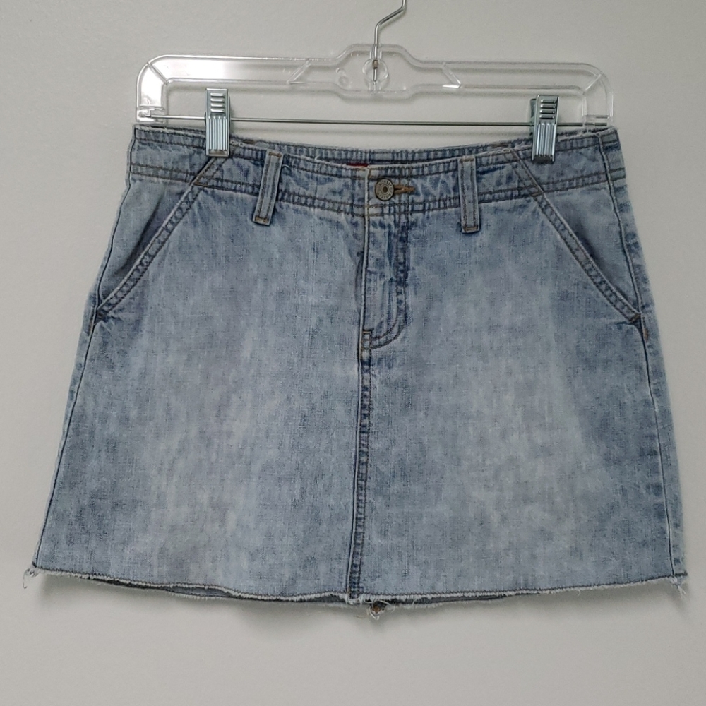 Denim micro mini skirt light-wash Y2K low rise‎